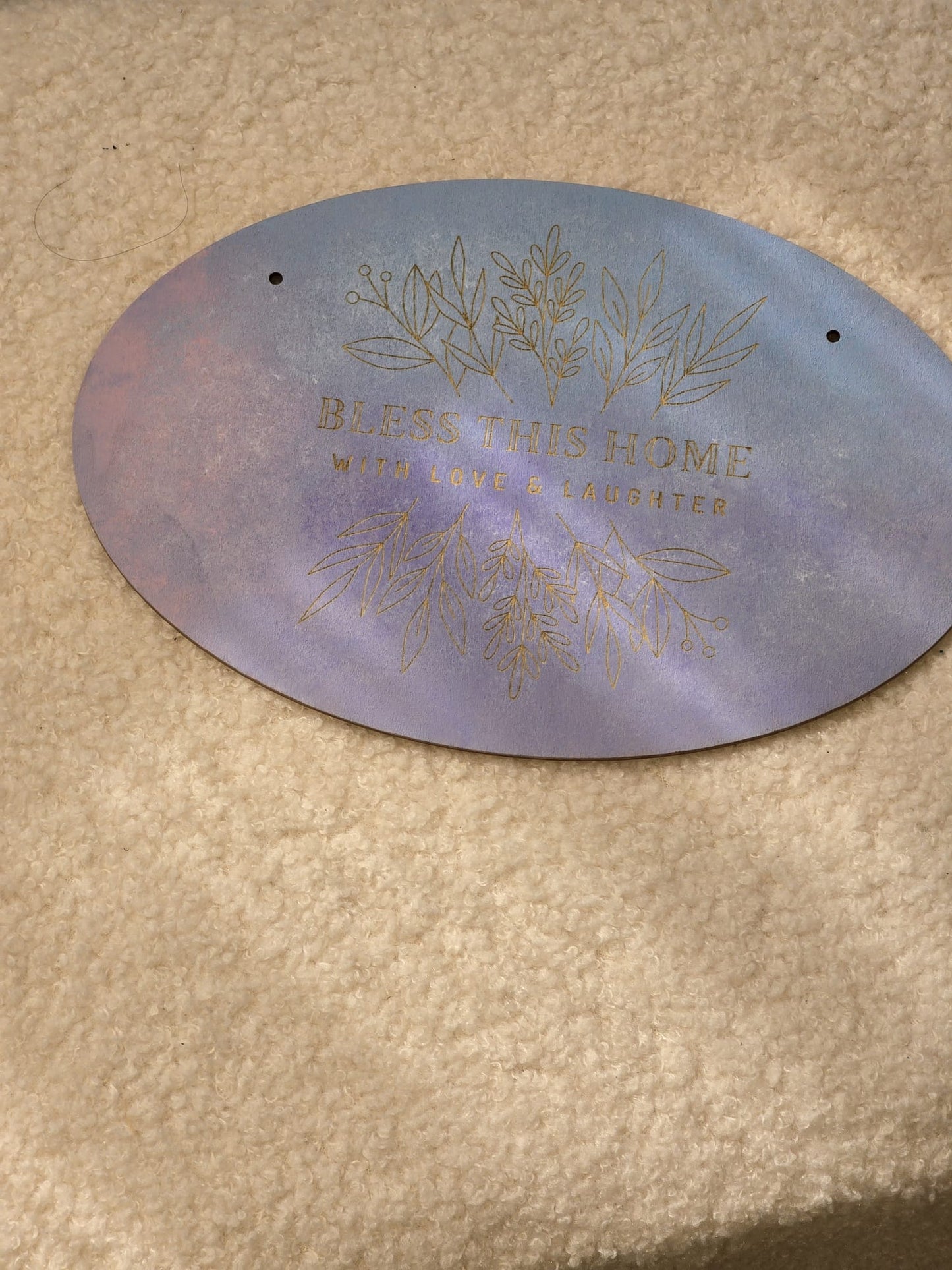橢圓形木製掛牌—“Bless this home with love and laughter”