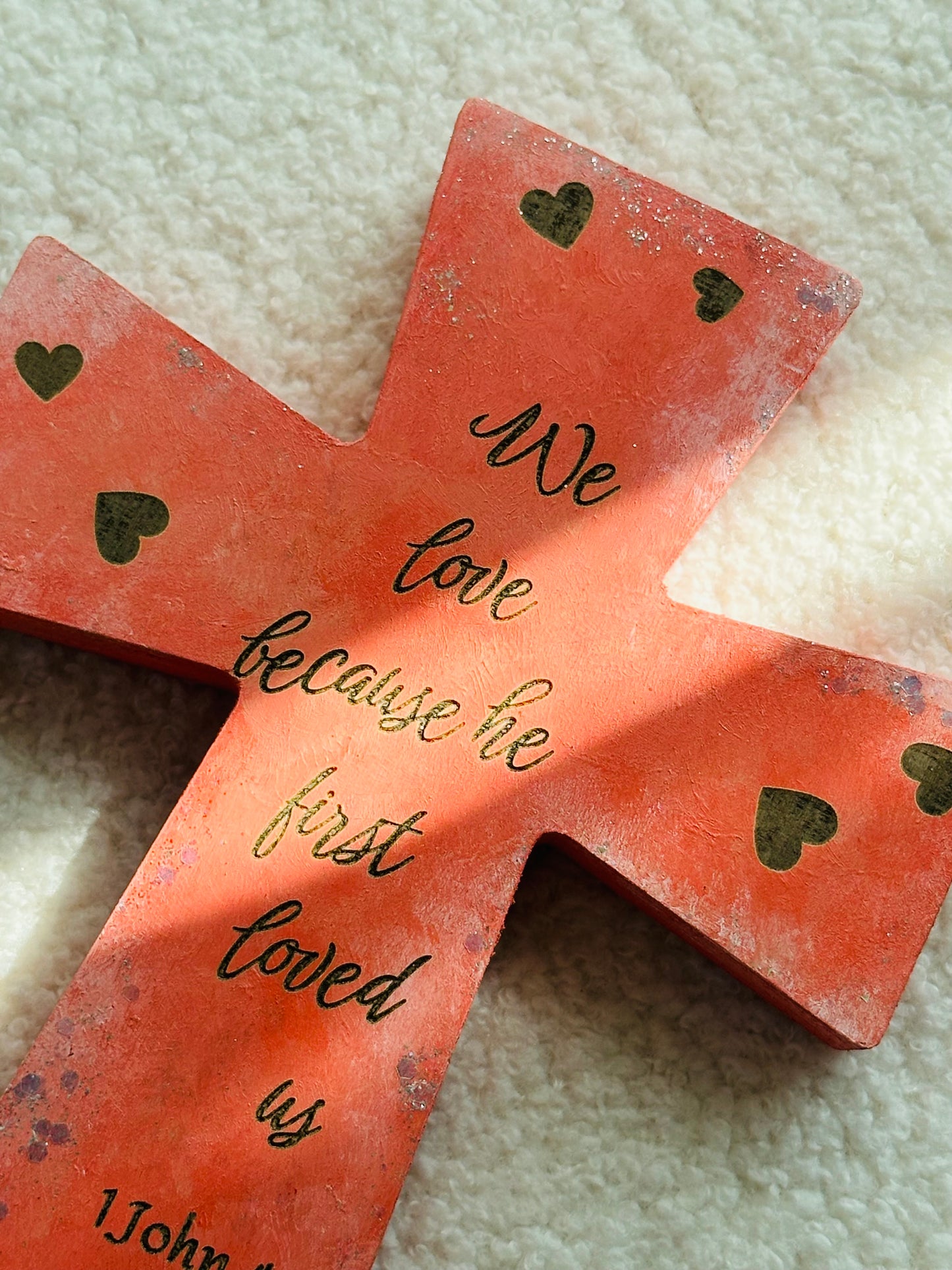手工木製閃粉十字架“We love because he first loved us”