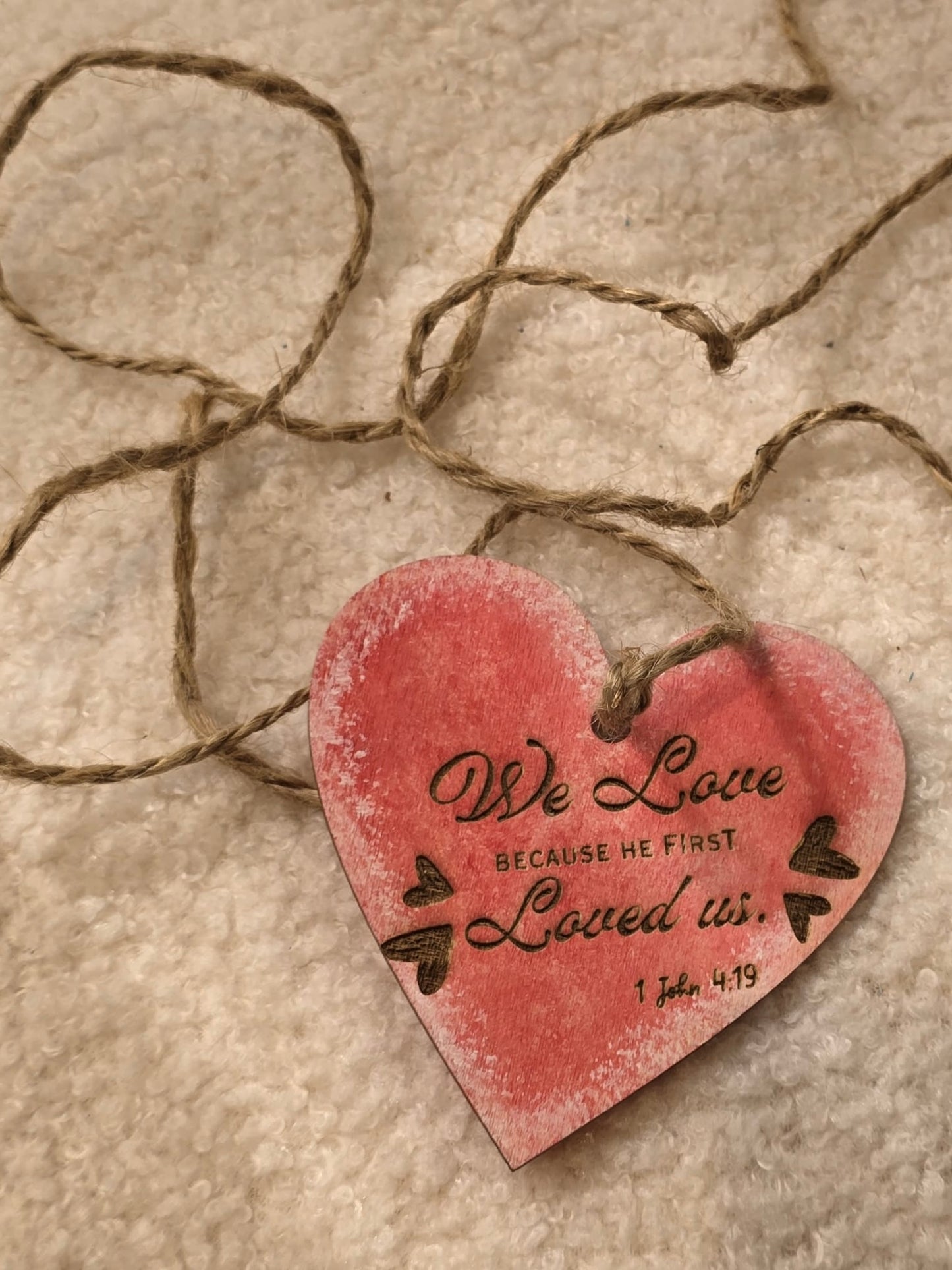 心形木牌掛飾—“We love because He first loved us”