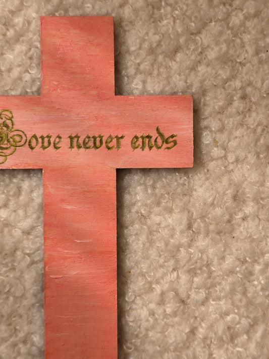 木製十字架磁貼—“Love never ends”