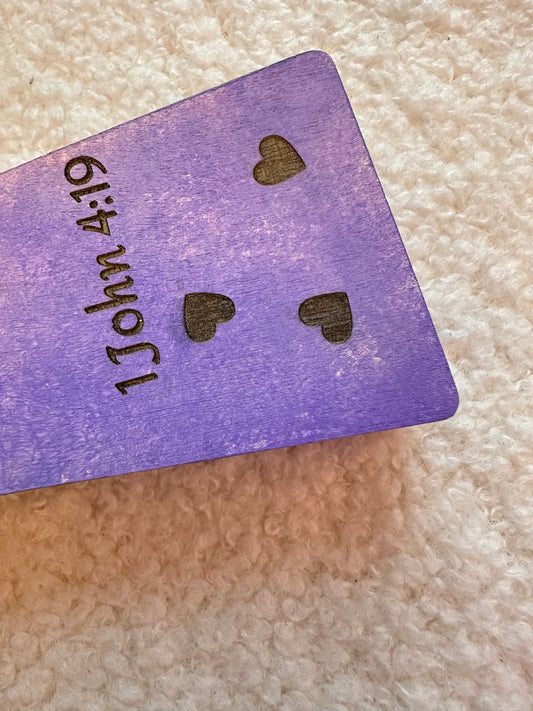 手工木製十字架擺設”We love because he first loved us”
